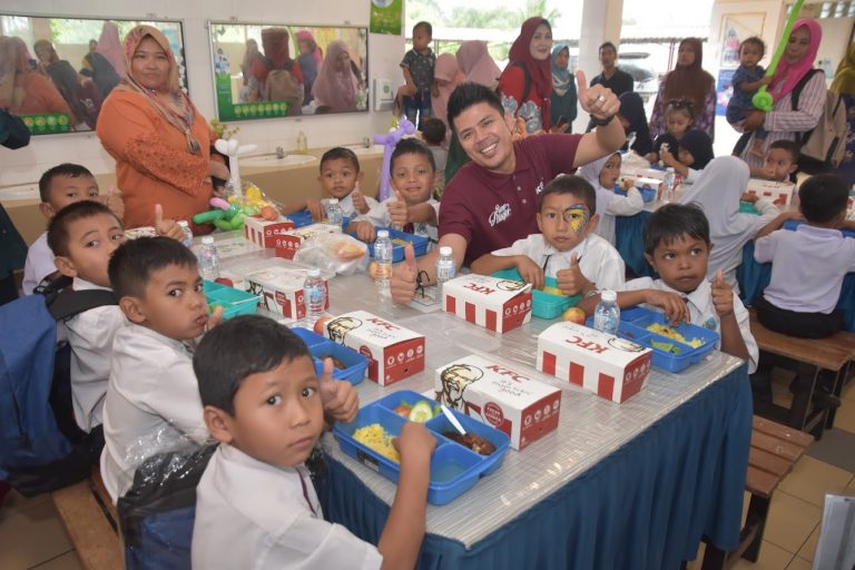 ADDING HOPE TO THE LIVES OF UNDERPRIVILEGED SCHOOLCHILDREN, ONE LUNCH AT A TIME