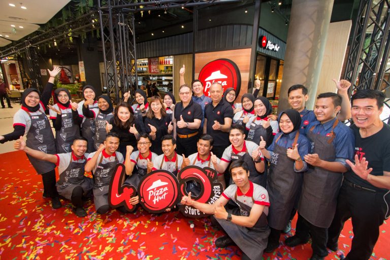 Pizza Hut Celebrates 400th Hut Milestone