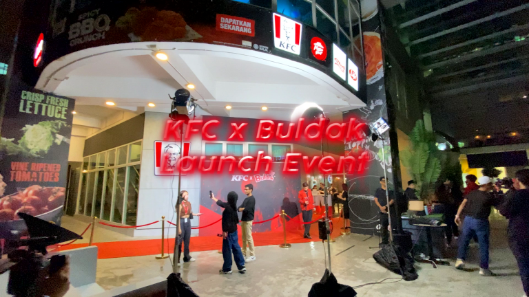 Picture of KFC VSQ Petaling Jaya's entrance.